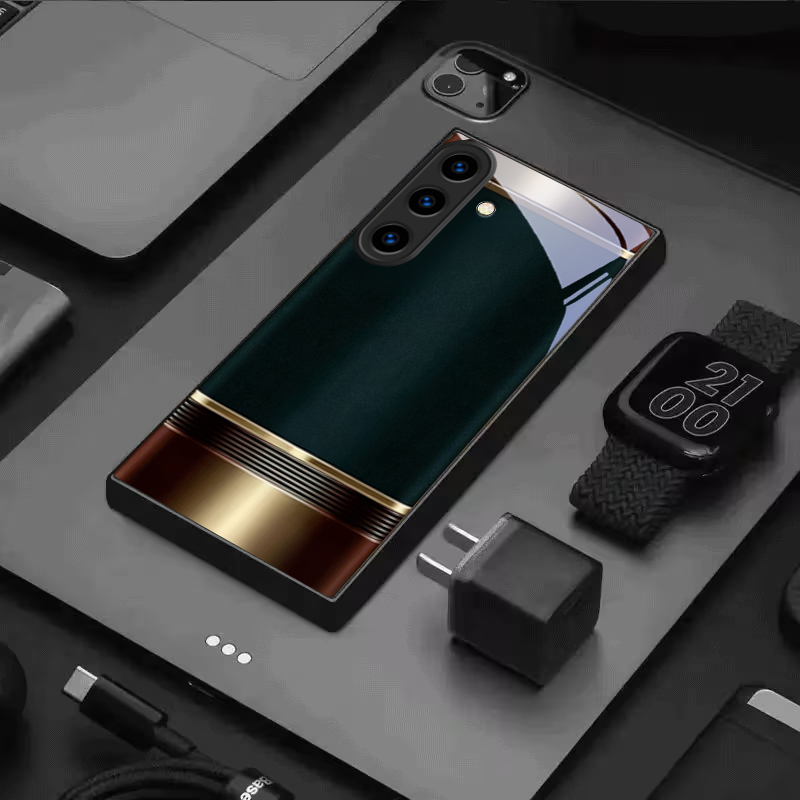 高級感のあるレトロなメタルフレームとブラックガラスのスマホケ - Samsung Galaxy S24 のレビューと価格